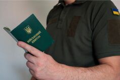 Дениса Гармаша мобилизовали: ТЦК опровергло фейки о “силовом задержании” футболиста