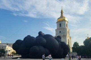 черное облако burmibg man 2025