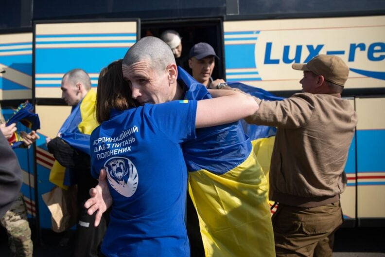 Обмін полоненими 10 червня: додому повертається молодь і важкопоранені захисники