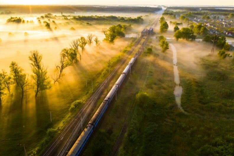 Літні поїзди 2025: Укрзалізниця додає нові маршрути для комфортних подорожей