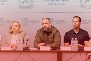 На посевных полях Харьковской области — мины и вражеская техника, а рядом растет подсолнечник