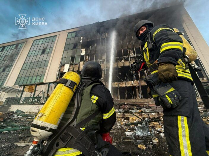 Вибухи не вщухали всю ніч… Київ під атакою дронів — наслідки обстрілу (ОНОВЛЕНО)