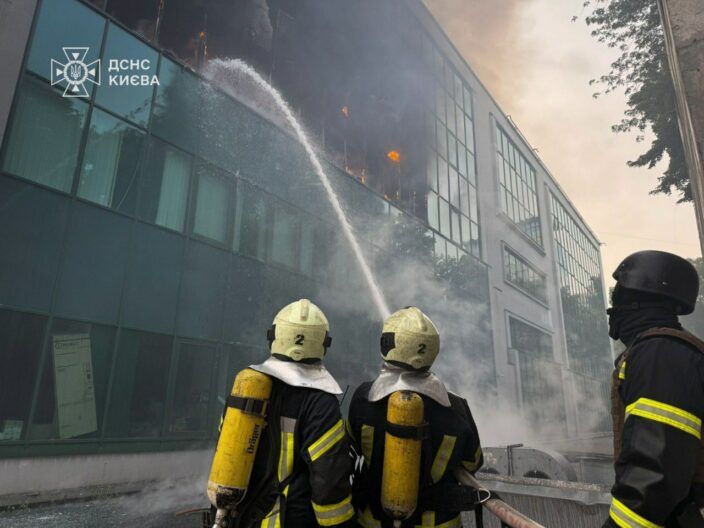 Вибухи не вщухали всю ніч… Київ під атакою дронів — наслідки обстрілу (ОНОВЛЕНО)