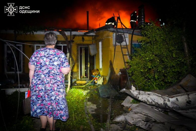 Удар по пологовому будинку в Одесі: росіяни атакували місто безпілотниками