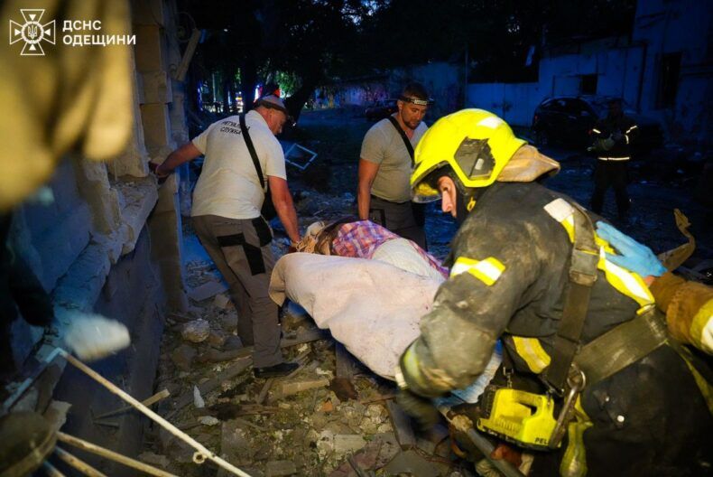 Удар по пологовому будинку в Одесі: росіяни атакували місто безпілотниками