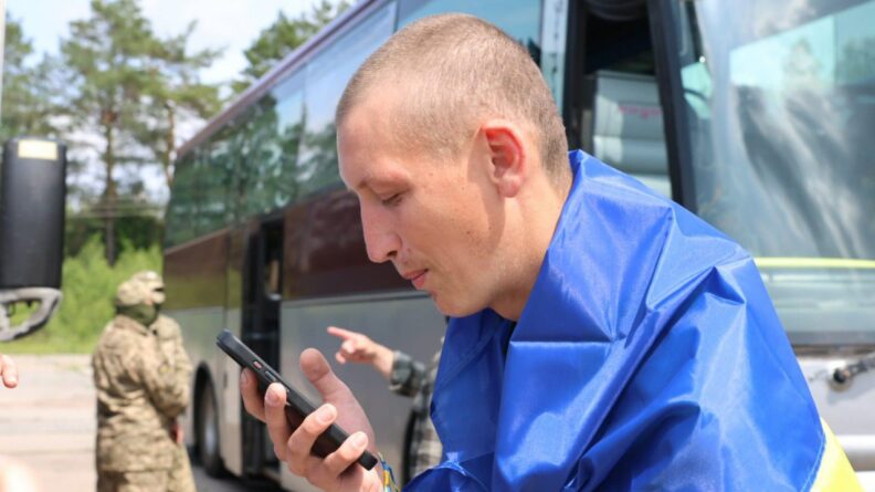 Четвертый обмен за неделю: наконец-то дома выжившие в российском плену с 2022-го