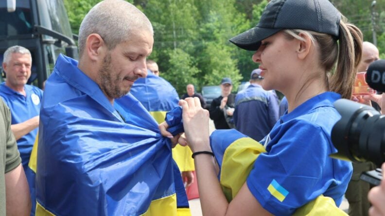 Четвертий обмін за тиждень: вдома ті, хто вижив у російському полоні з 2022-го