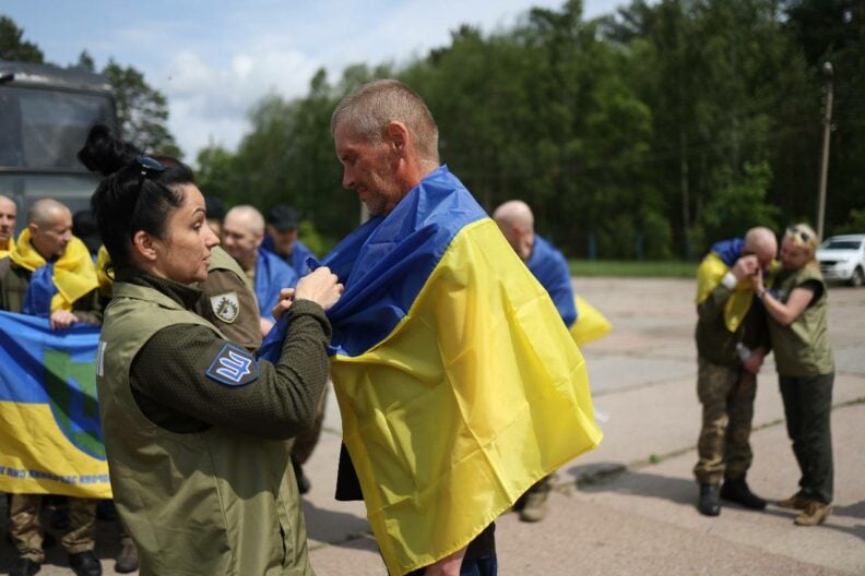 Четвертий обмін за тиждень: вдома ті, хто вижив у російському полоні з 2022-го