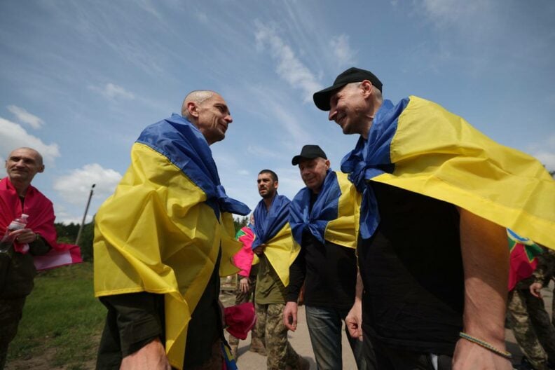 Четвертий обмін за тиждень: вдома ті, хто вижив у російському полоні з 2022-го