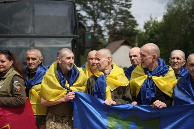 Четвертий обмін за тиждень: вдома ті, хто вижив у російському полоні з 2022-го