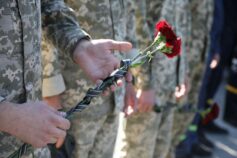 Бачиш, як хтось втрачає свідомість? Розкажемо, що треба робити