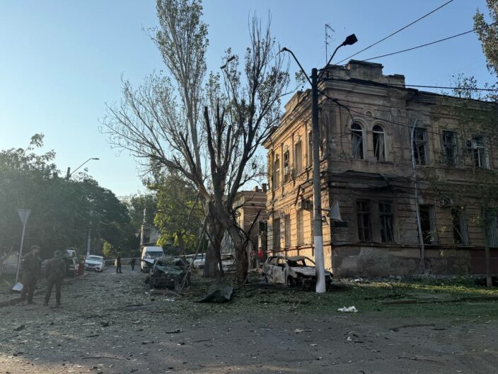 Втратила останню рідну людину…. РФ розлучила бабусю та онуку під час обстрілу Одеси