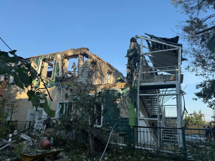 Втратила останню рідну людину…. РФ розлучила бабусю та онуку під час обстрілу Одеси