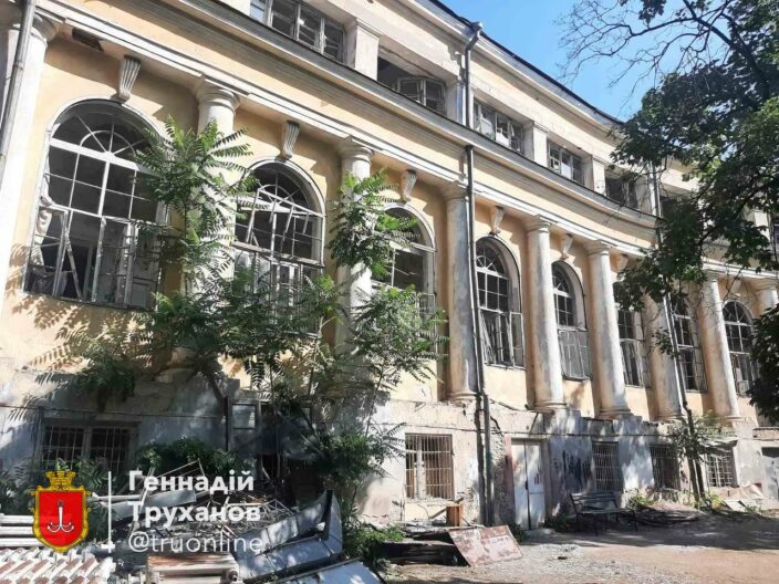 Втратила останню рідну людину…. РФ розлучила бабусю та онуку під час обстрілу Одеси