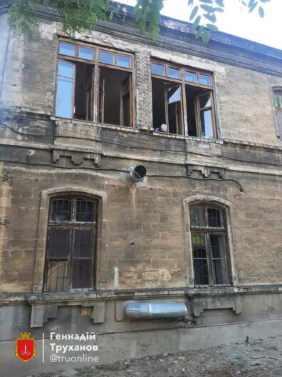 Втратила останню рідну людину…. РФ розлучила бабусю та онуку під час обстрілу Одеси