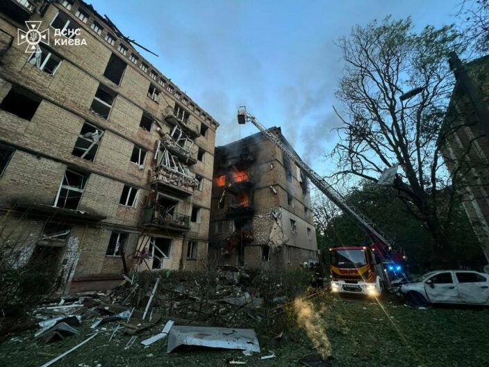 Рятувальники продовжують діставати загиблих! Наслідки атаки на Київ 17 червня (ОНОВЛЕНО)