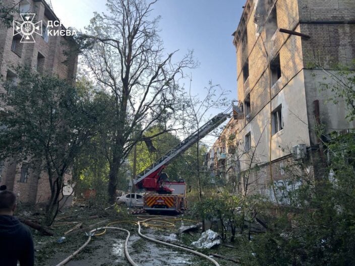 Рятувальники продовжують діставати загиблих! Наслідки атаки на Київ 17 червня (ОНОВЛЕНО)