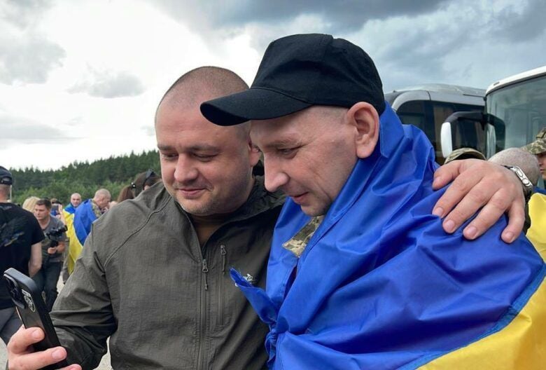 Оборонці Маріуполя вдома: Україна та РФ провели новий обмін полоненими