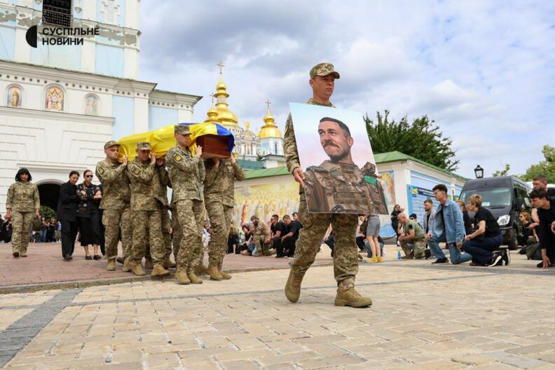 “Україна житиме завдяки отаким хлопцям”… Пам’яті актора та військового Юрія Феліпенка