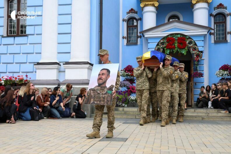 “Україна житиме завдяки отаким хлопцям”… Пам’яті актора та військового Юрія Феліпенка
