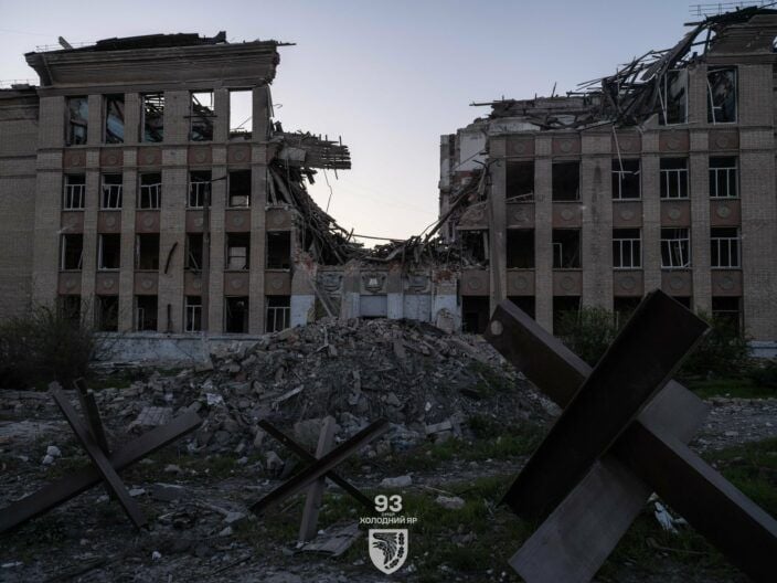 Знелюднена і понівечена: як тримається Костянтинівка під нищівними ударами росіян — репортаж