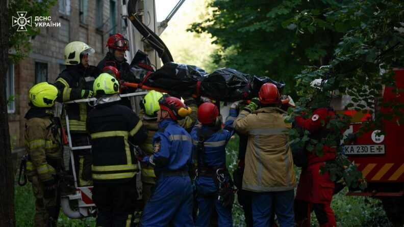 Шахедна ніч: від удару по Києву є загиблі та поранені
