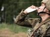 250 мл безпеки: Нацгвардія забезпечує бійців водою в дой-паках