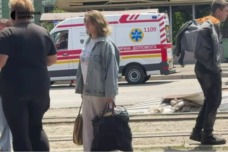 Пасажири потяга у крові: РФ атакувала Дніпро — у місті є жертви