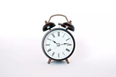 порушення комендантської години