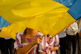 Стріляють впритул з гармат та переїжджають тіла танками — жахливі зізнання окупантів у перехоплених розмовах