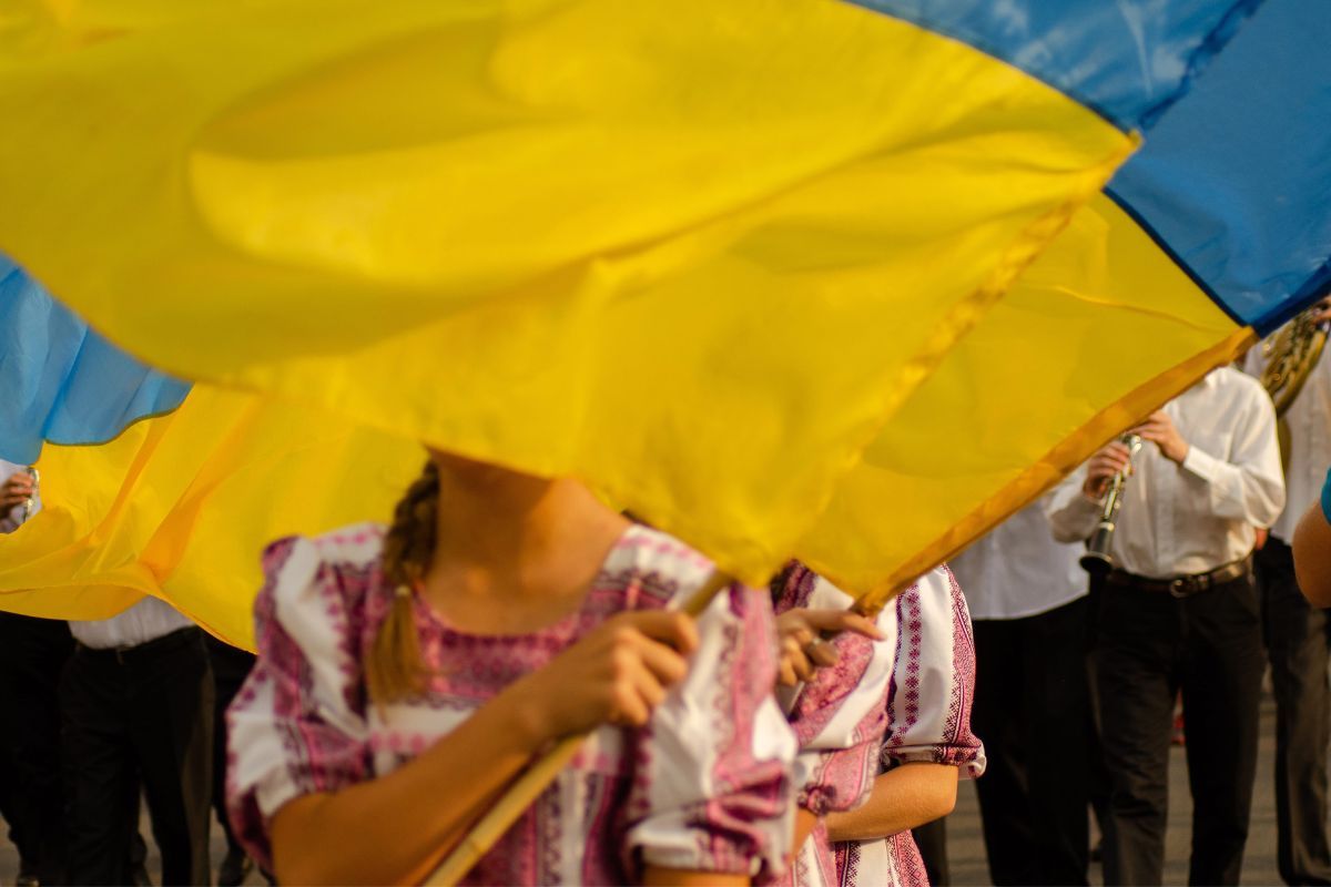 Чи буде вихідним День Конституції України 2025: хто відпочиватиме, а хто працюватиме