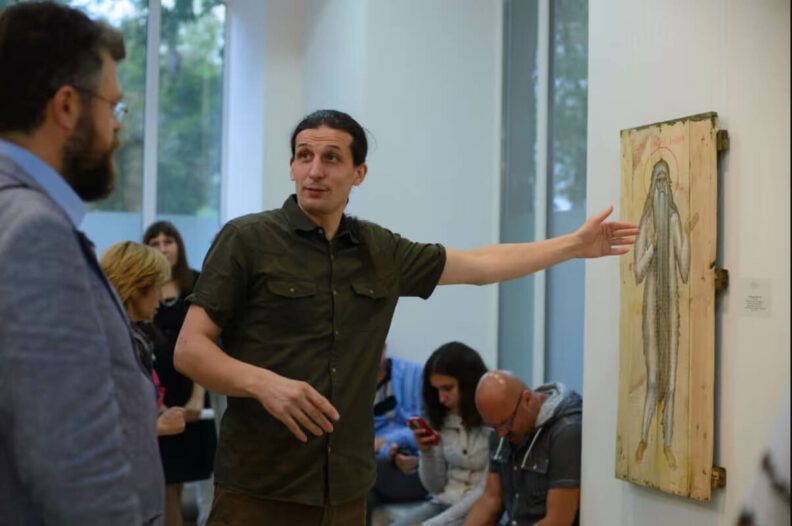 Мистецтво, що лікує: як ікони на ящиках від снарядів збирають мільйони для поранених