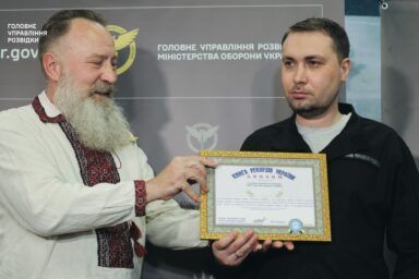 Житомир всколыхнул взрыв: горят автобус и дома, есть погибшие