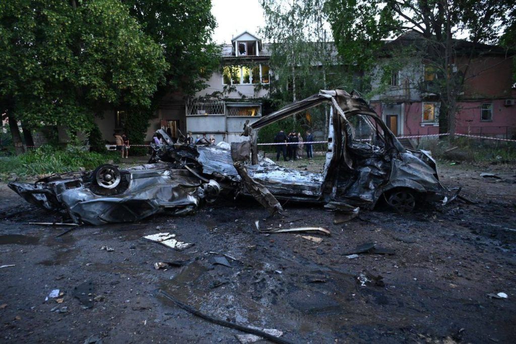 Знищені через обстріл БпЛА автомобілі в Одесі. 03.06.2025
