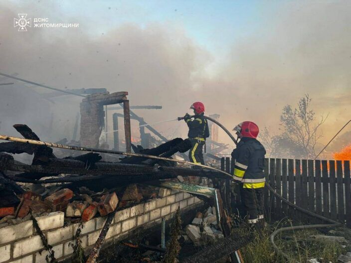 Житомир всколыхнул взрыв: горят автобус и дома, есть погибшие (ОБНОВЛЕНО)