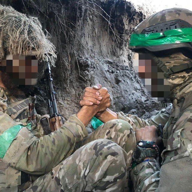 Військовий з побратимом