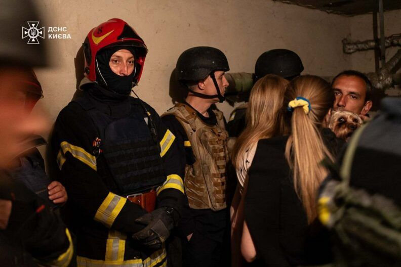 Киев в огне: раненые, дым и гарь в столице — последствия ночной атаки (ОБНОВЛЕНО)