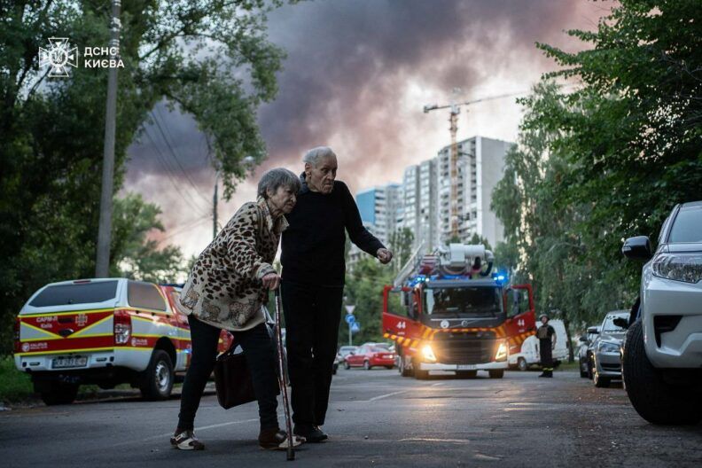 Киев в огне: раненые, дым и гарь в столице — последствия ночной атаки (ОБНОВЛЕНО)
