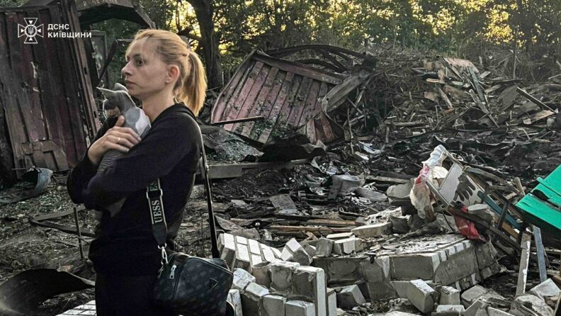 Террор без пауз. Киевщину атаковали дроны: есть раненые и разрушения, горели автомобили