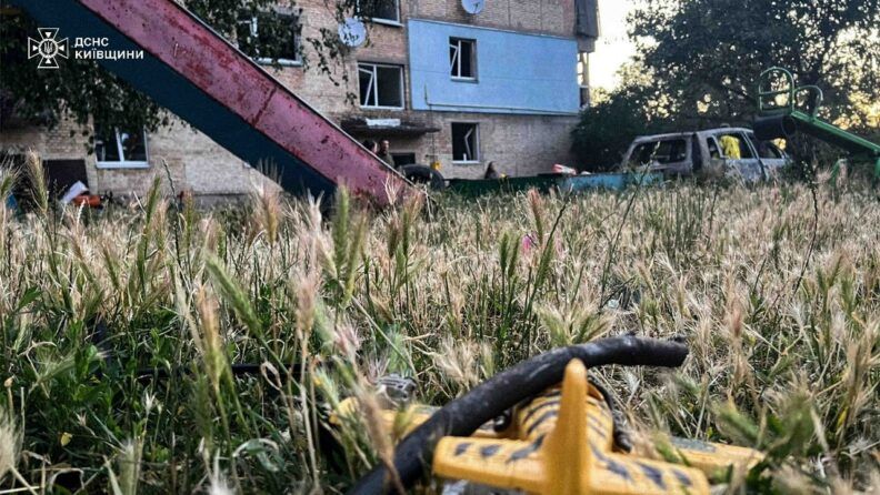 Террор без пауз. Киевщину атаковали дроны: есть раненые и разрушения, горели автомобили