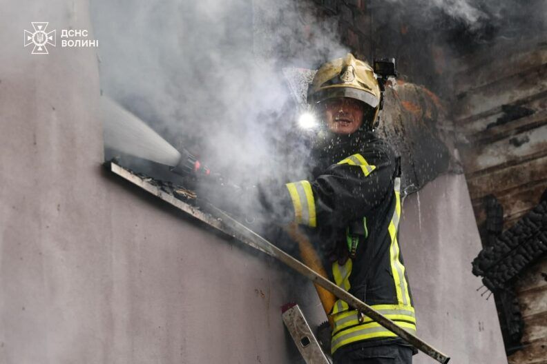 Фото 4 к: Обстрел Луцка: фото последствий