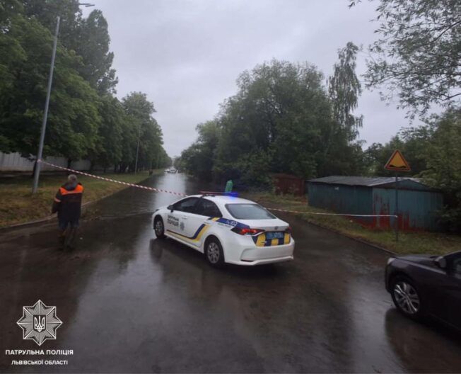 Львів затопило: вулиці йдуть під воду — фото, відео