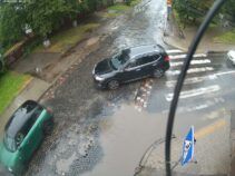 Львів затопило: вулиці йдуть під воду — фото, відео