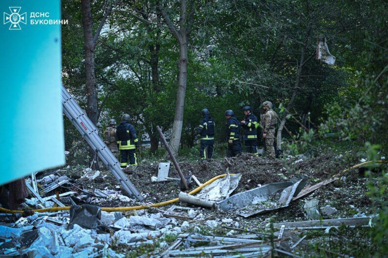Уперше по Чернівцях: росіяни вдарили по місту, є загиблі і поранені