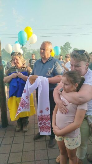 Ждала даже собачка: как Знаменка встретила героя из российского плена
