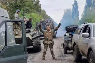 Ветеран своїм коштом латає вибиті дороги — скандальний інцидент на Рівненщині