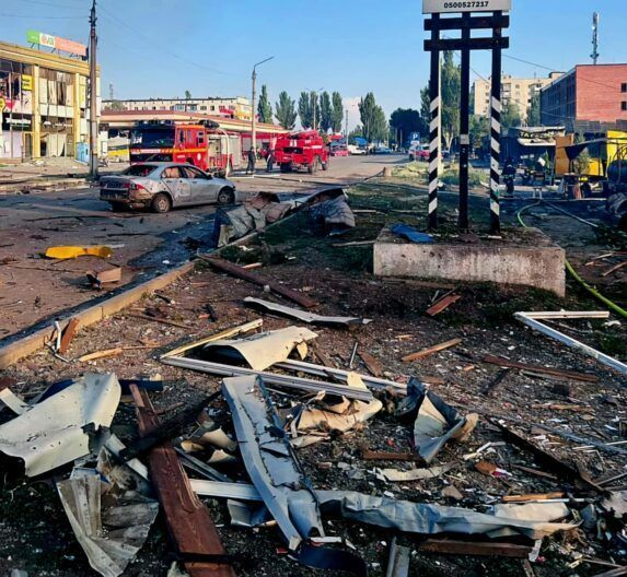 ФАБ-500 по магазину Аврора в Доброполье: в городе есть жертвы, много раненых (ОБНОВЛЕНО)