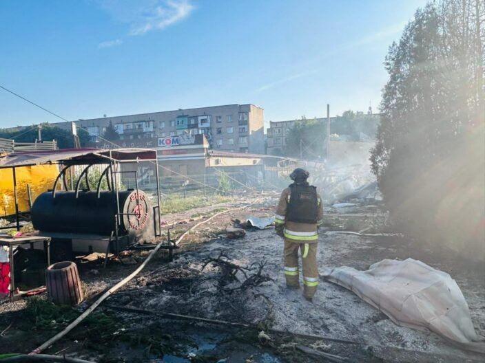 ФАБ-500 по магазину Аврора в Доброполье: в городе есть жертвы, много раненых (ОБНОВЛЕНО)