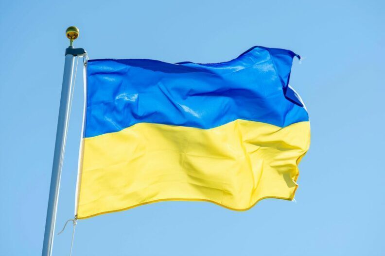 Що означає перевернутий прапор країни