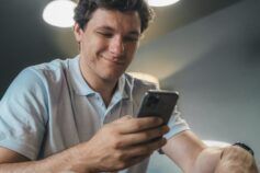 Хочу снять порчу: почему треть женщин идут к гадалкам